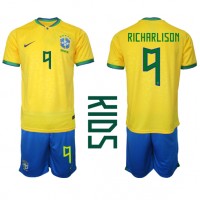 Camiseta Brasil Richarlison #9 Primera Equipación para niños Mundial 2022 manga corta (+ pantalones cortos)